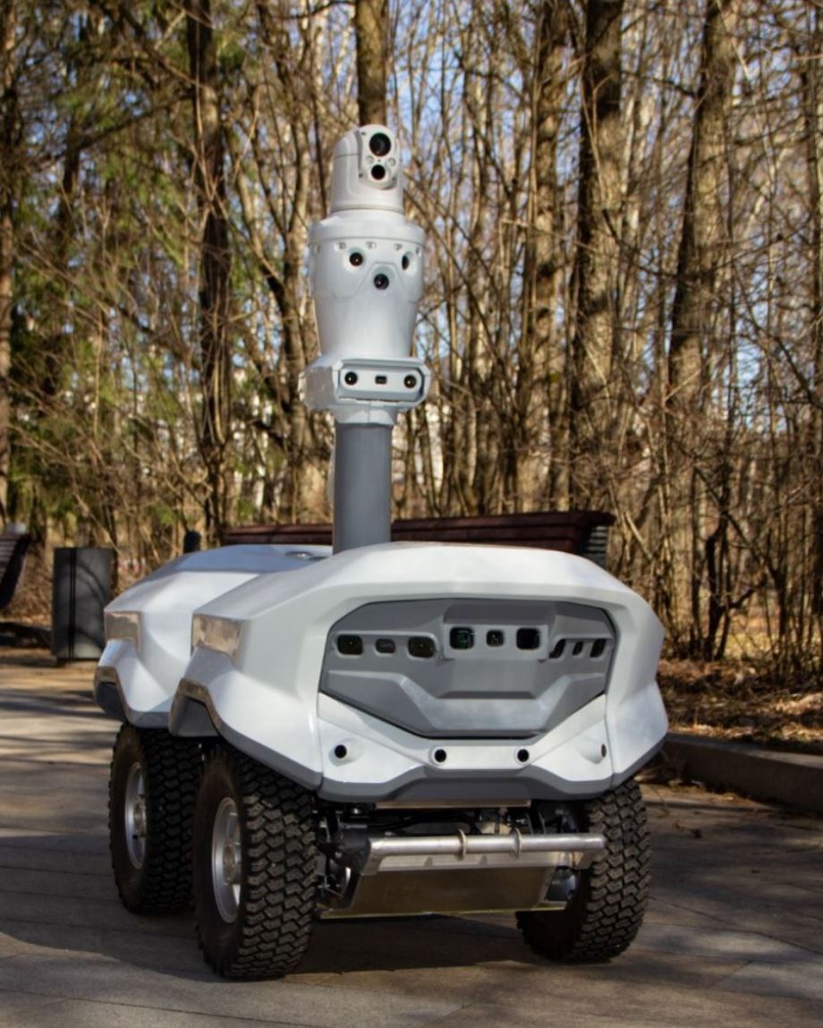 Полноприводный робот Трал Патруль T7 для охраны промышленных объектов