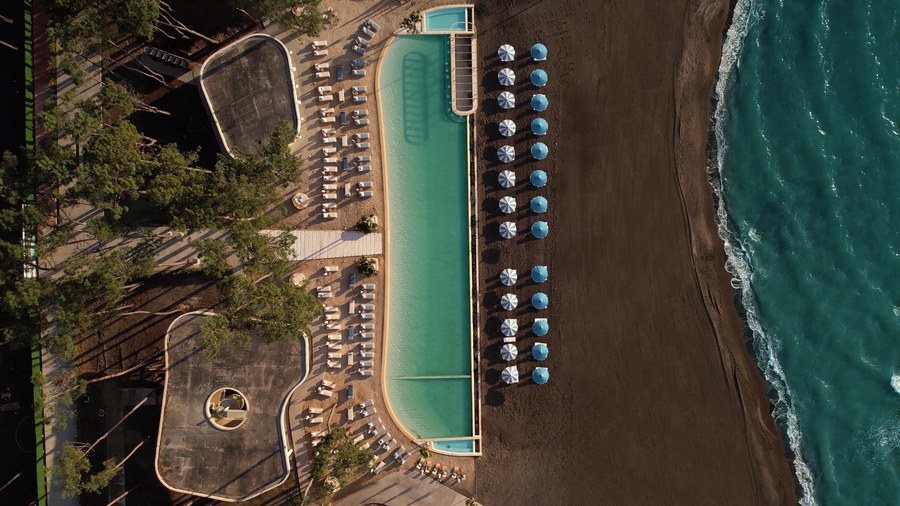 VR Shekvetili — piaszczysta plaża i basen przy brzegu