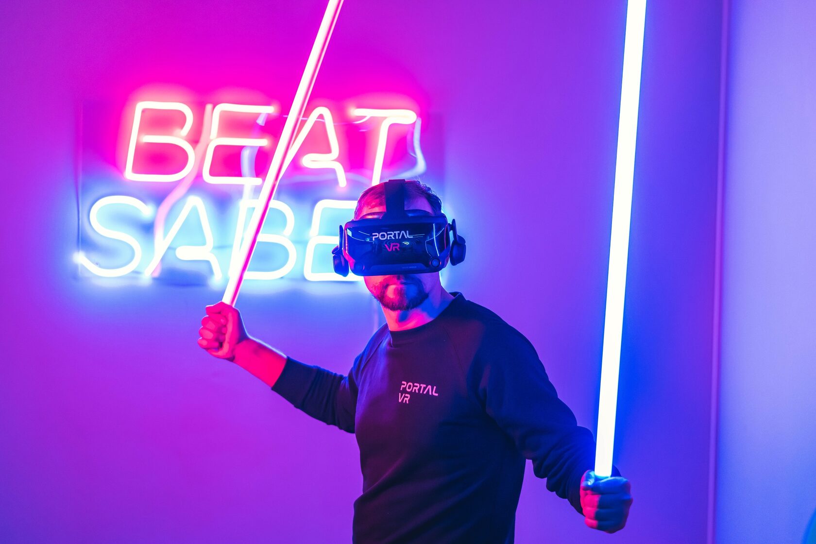 Vr портал. Портал VR. Клуб виртуальной реальности Portal VR. Виар Арена. Portal VR логотип.