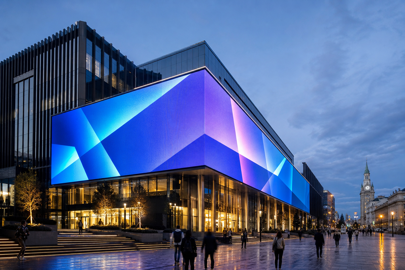 Медиафасад с большим LED-экраном на современном бизнес-центре