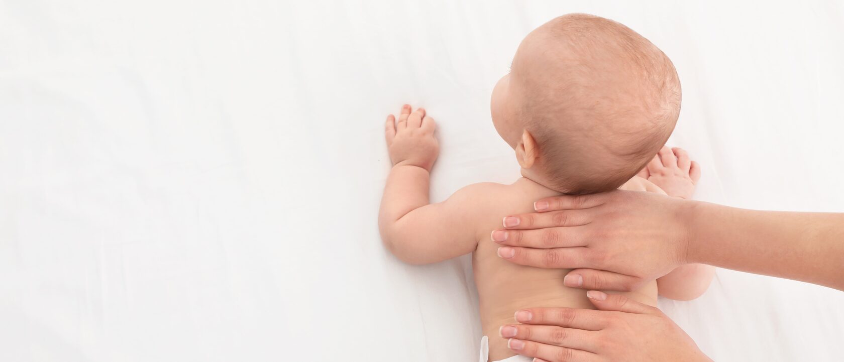 Колики новорожденного: как помочь малышу?