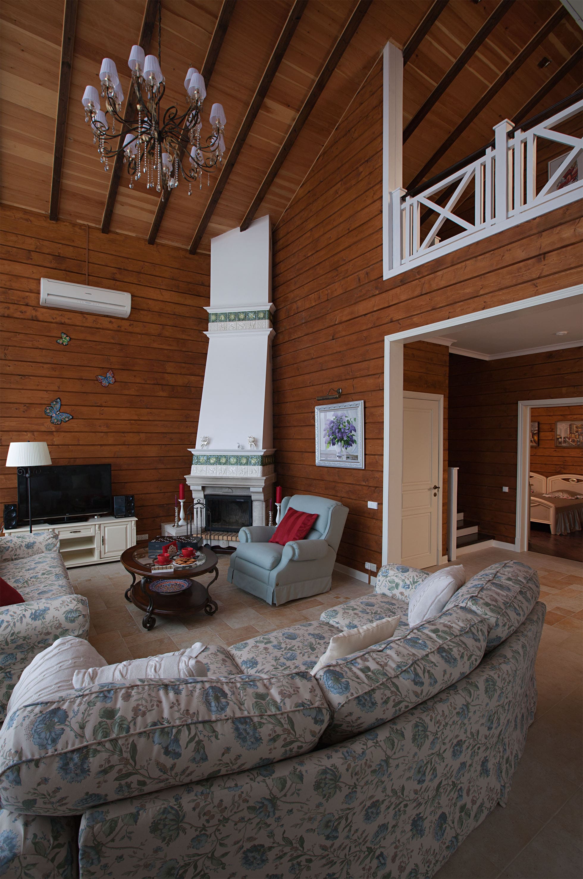 Дом хруст. Дом хруст. Дом хруст. Воспитательница в детском доме. Дом хруст.