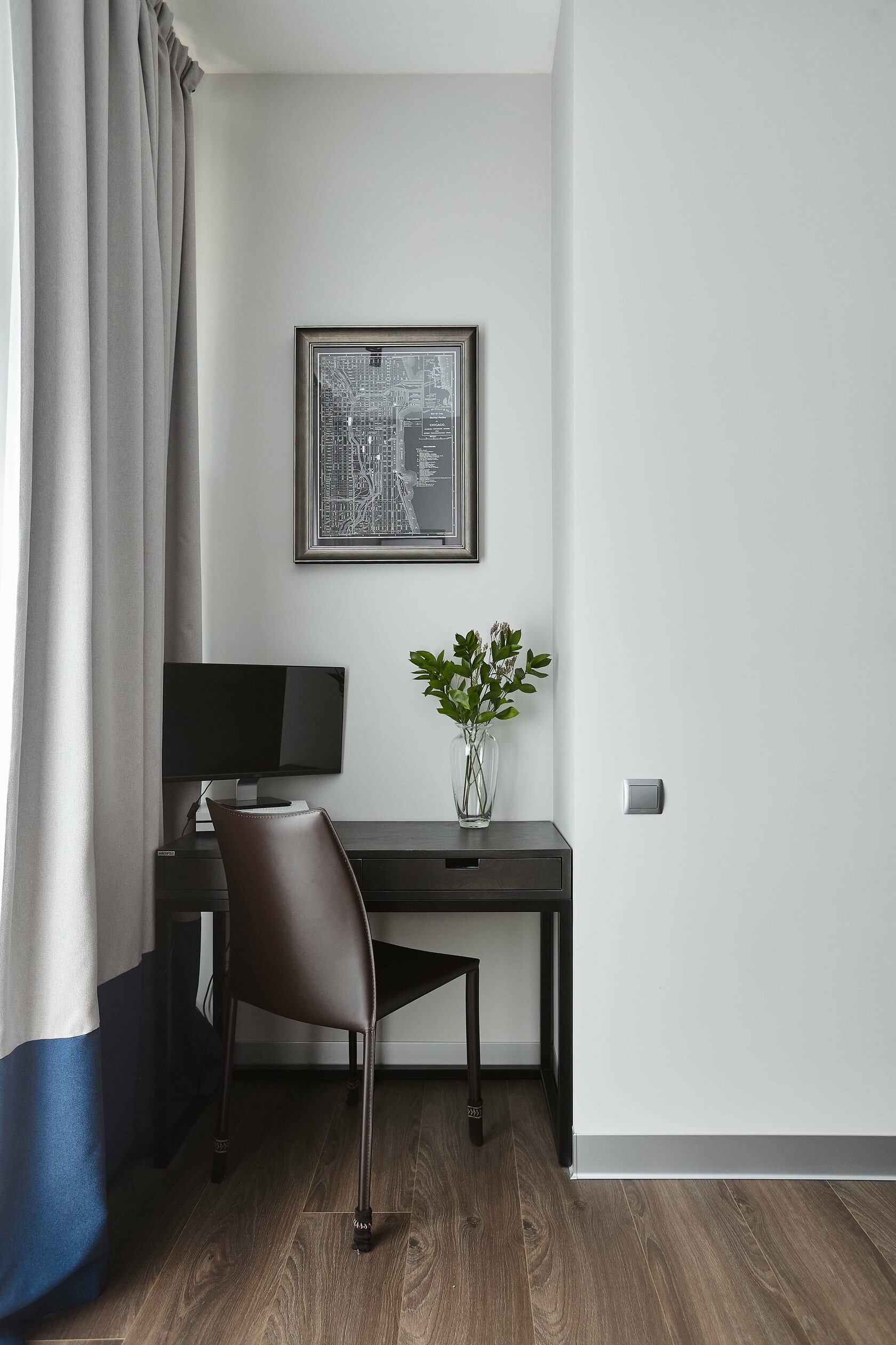 Зиларт - Дизайн интерьера спальни, стол, стул, картина