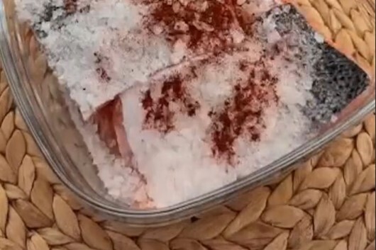 Засолка красной рыбы с паприкой: шаг 4