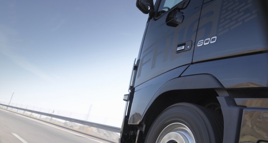 На 10 апреля в системе «Платон» было зарегистрировано свыше 810 тыс. грузовых машин (Фото: Volvo Trucks)