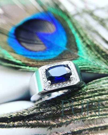 Мужское кольцо с натуральным сапфиром и бриллиантами