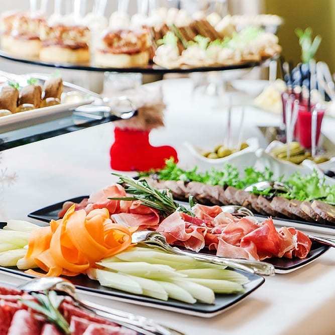 Выездной банкет в Ярославле, доставка и выездное обслуживание банкетов.