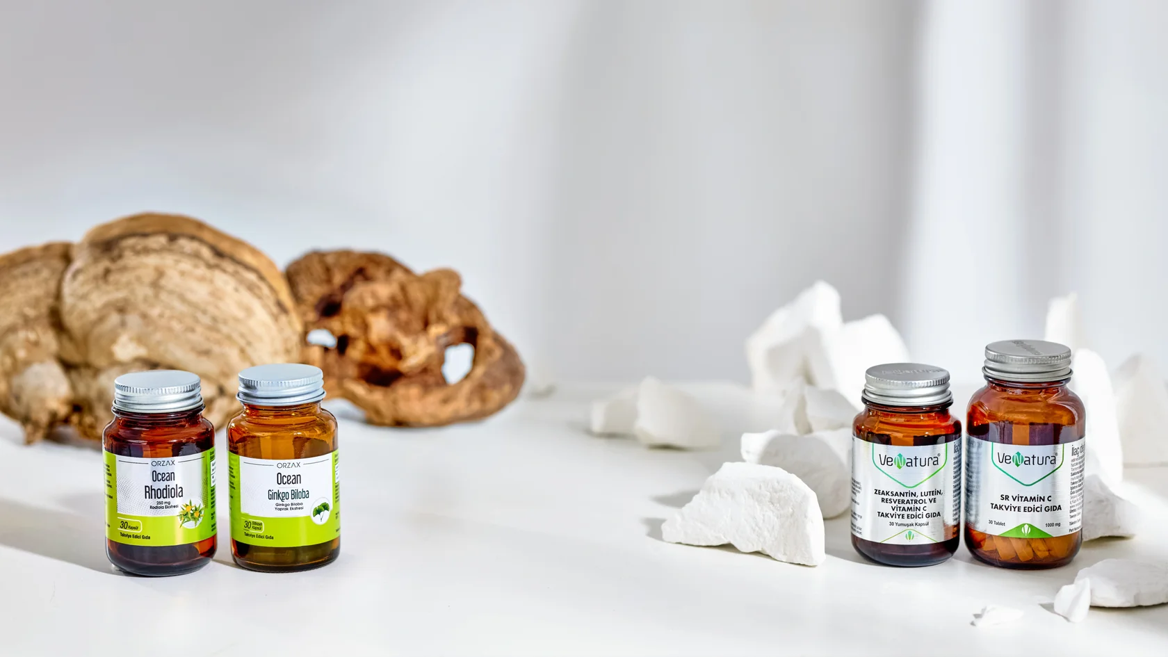 Студийная съемка флаконов с витаминами