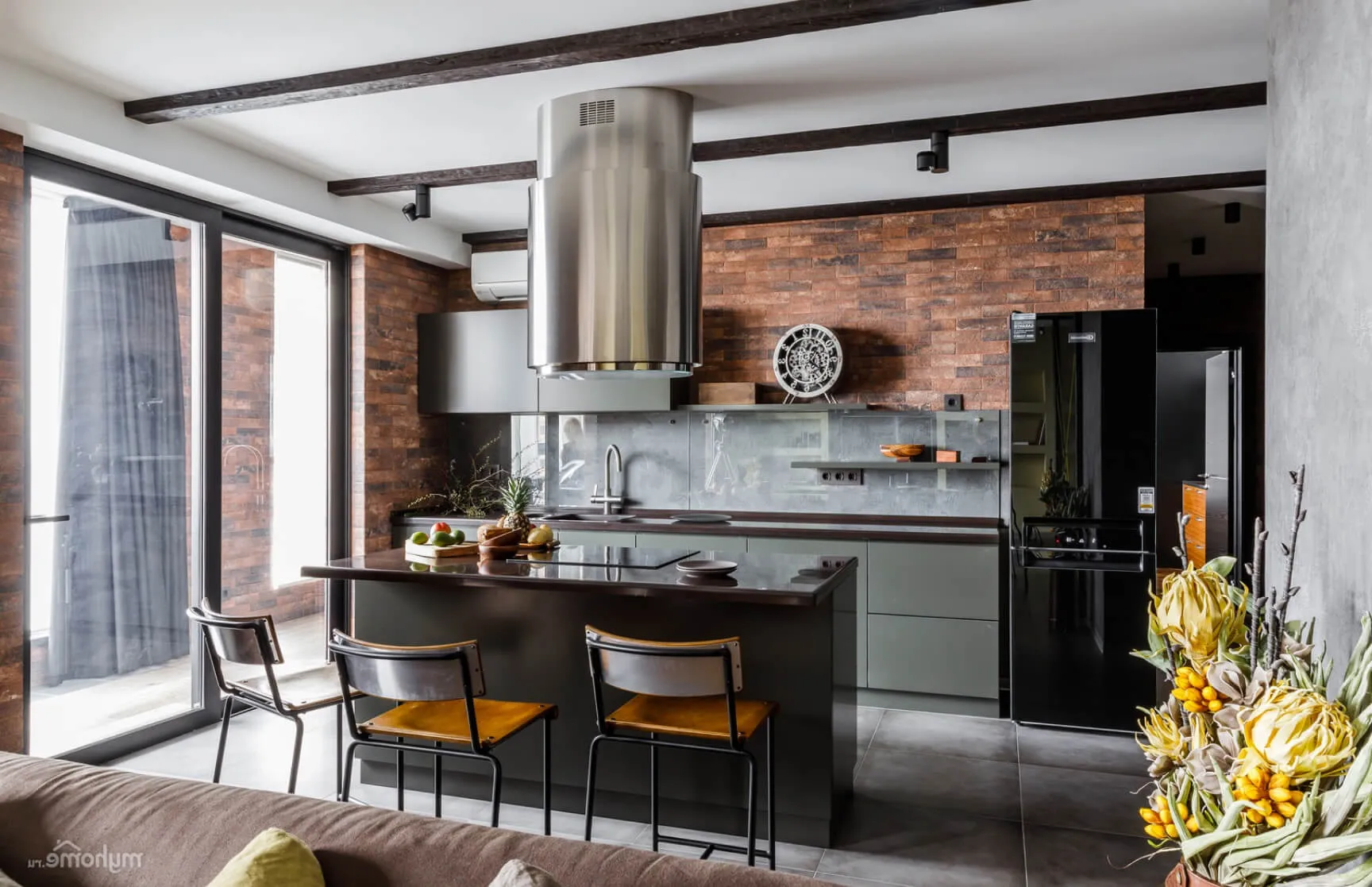 Кухонный гарнитур в стиле лофт с барной стойкой