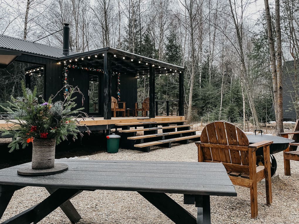 Домик барн для двоих в глэмпинге Под кронами