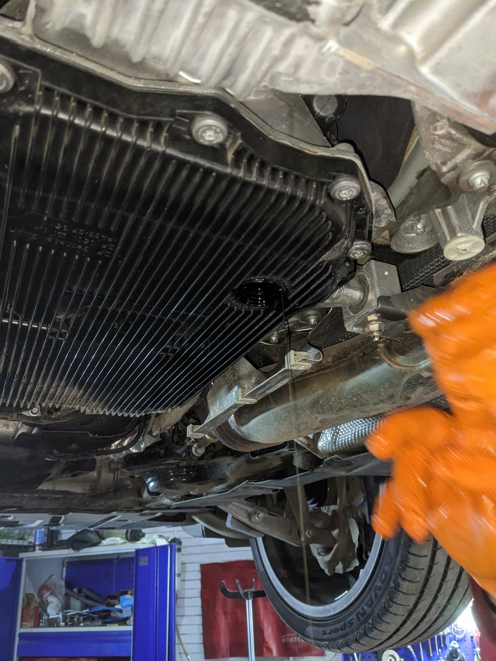 Слив масла из поддона АКПП ZF 8hp76