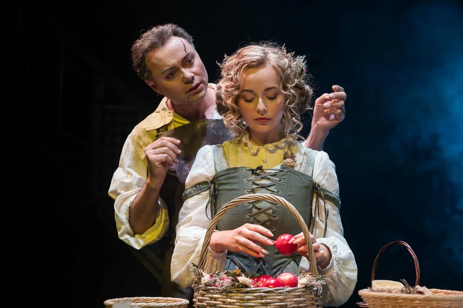 Сцена из мюзикла Парфюмер в театре ЛДМ