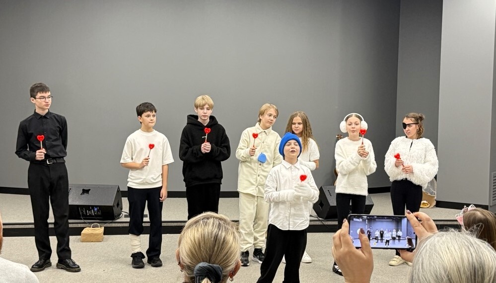 «Детский спектакль Последняя овца в студии Талантино Железнодорожный», «Юлия Гаман с учениками на премьере»