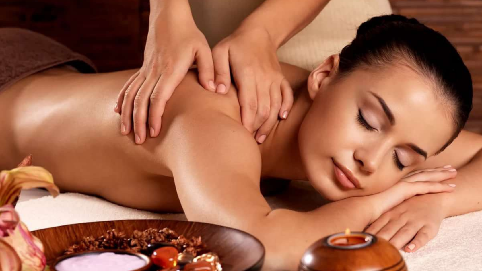 Traditional massage. Спа массаж. Тайский массаж для женщин. Тайский массаж спины. Спа процедуры.