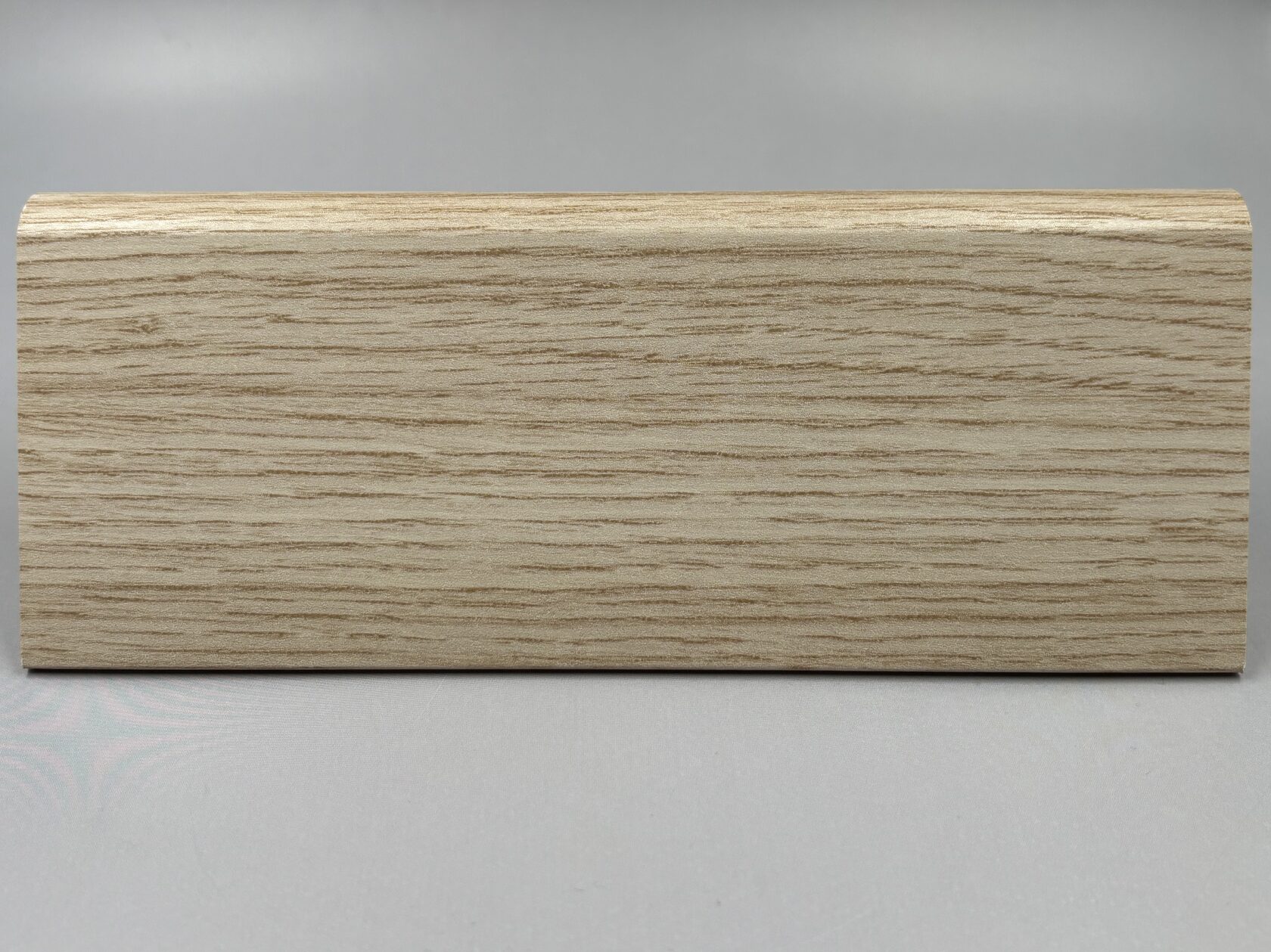 Плинтус МДФ под дерево, под дуб для ламината и паркета в Санкт-Петербурге (СПб)