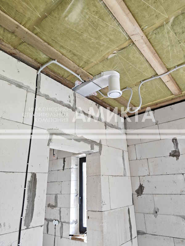 Организация вытяжки из кухонной зоны и санузлов в частном доме