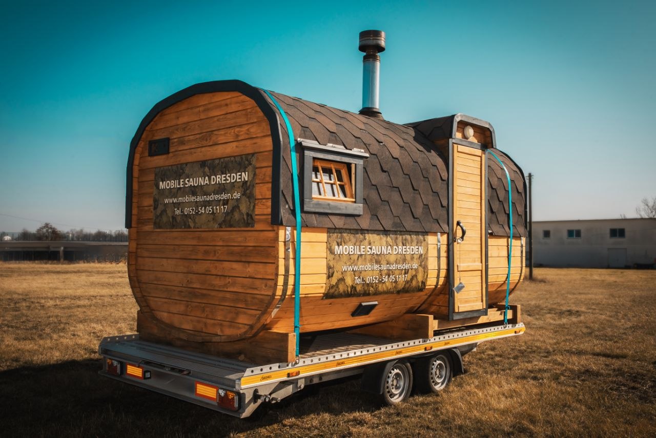 Mobile Sauna Dresden – Faßsauna auf Anhänger