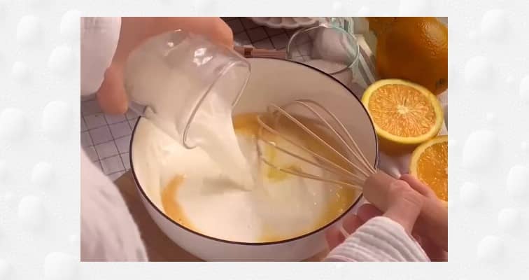 Приготовление апельсиновых оладий на кефире с маком: шаг 2