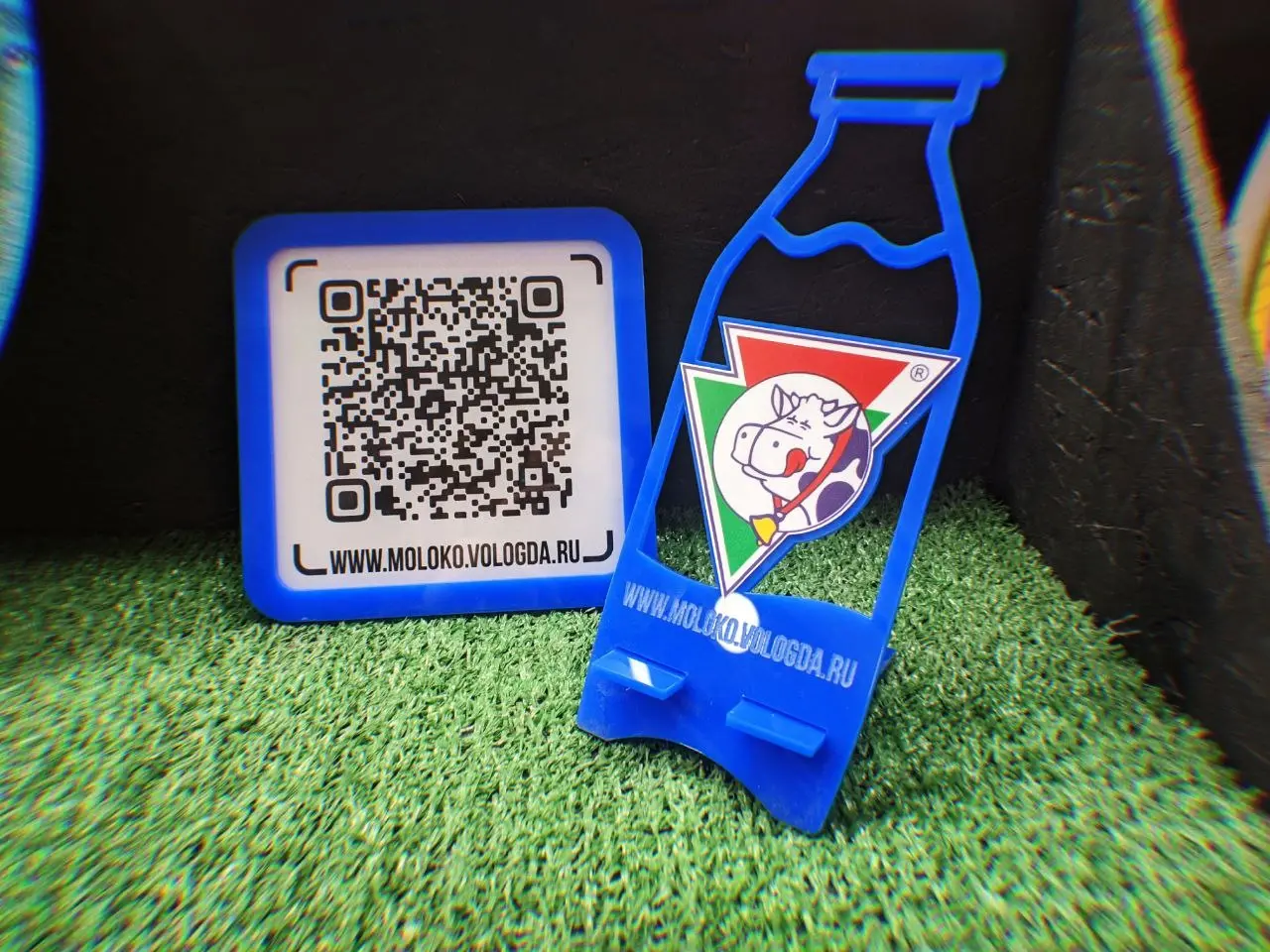 Промо-стойка и QR-плашка