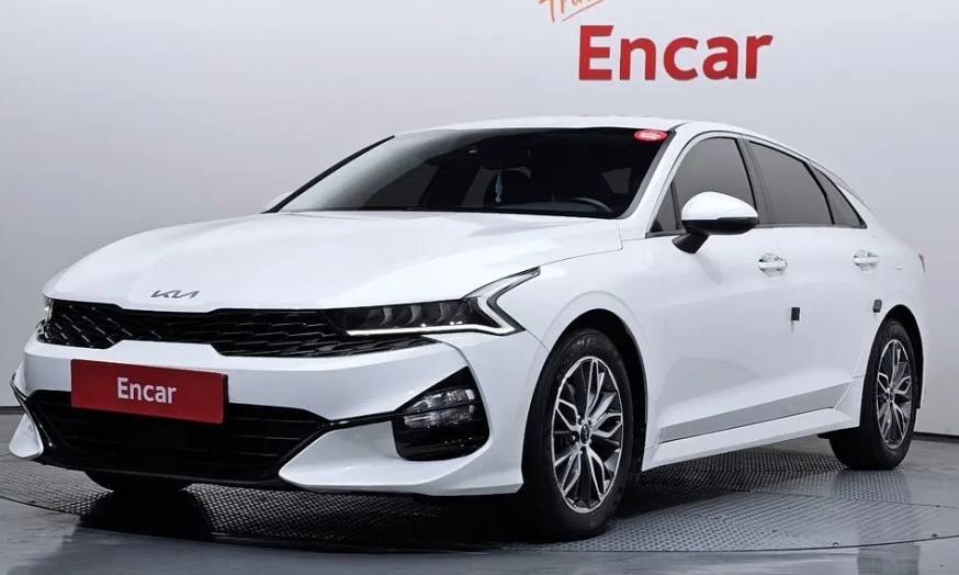 Kia K5 2022 — вид спереди