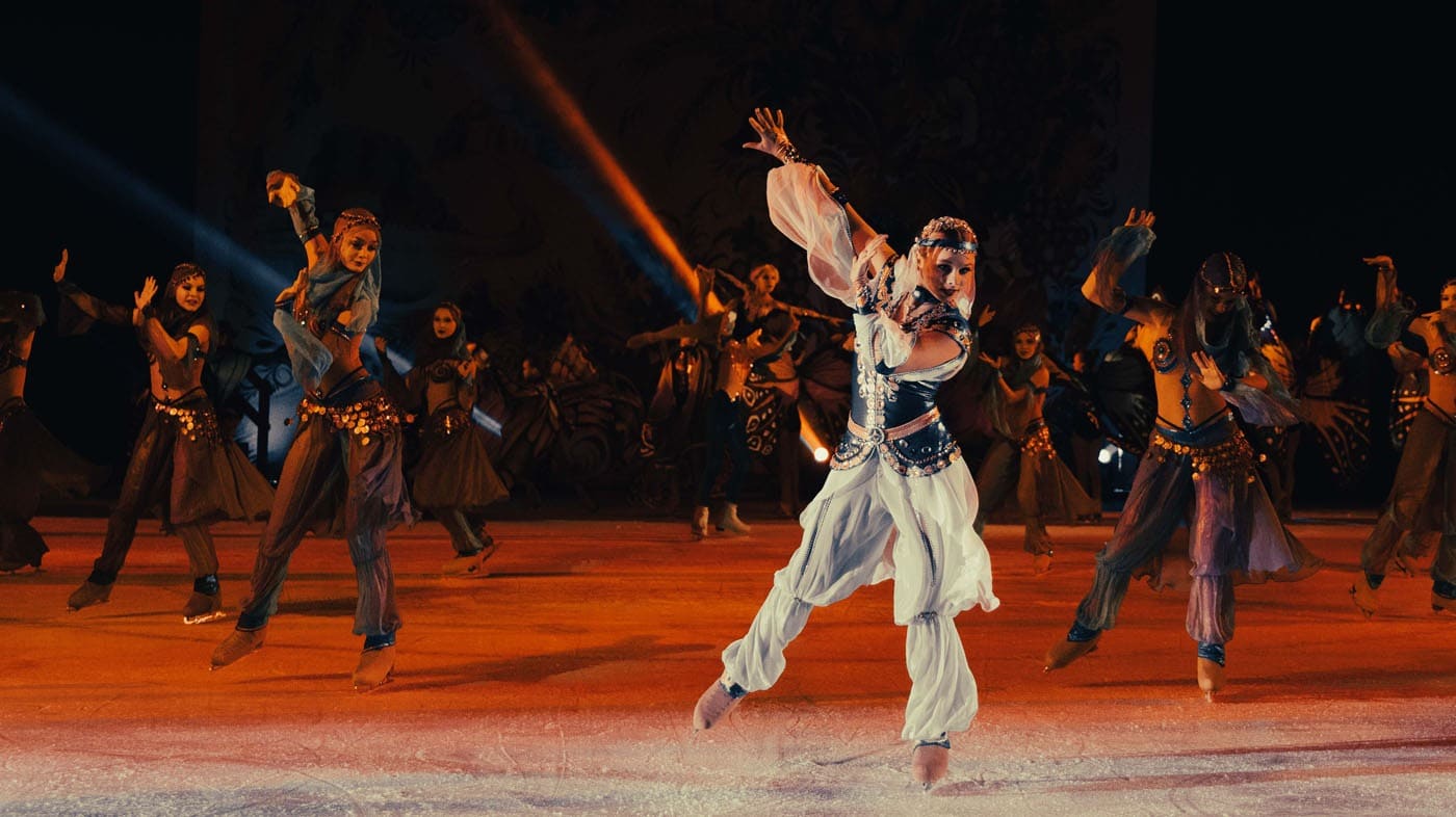 Спортивное представление в школе - выступление учащихся, фотосъемка мероприятия