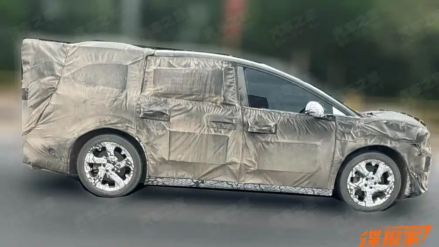 шпионские снимки Li Auto i9