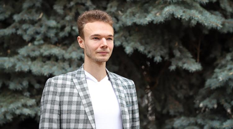 «Пробовать новое и быть первым». Белгородец написал самый объёмный в мире роман в стихах