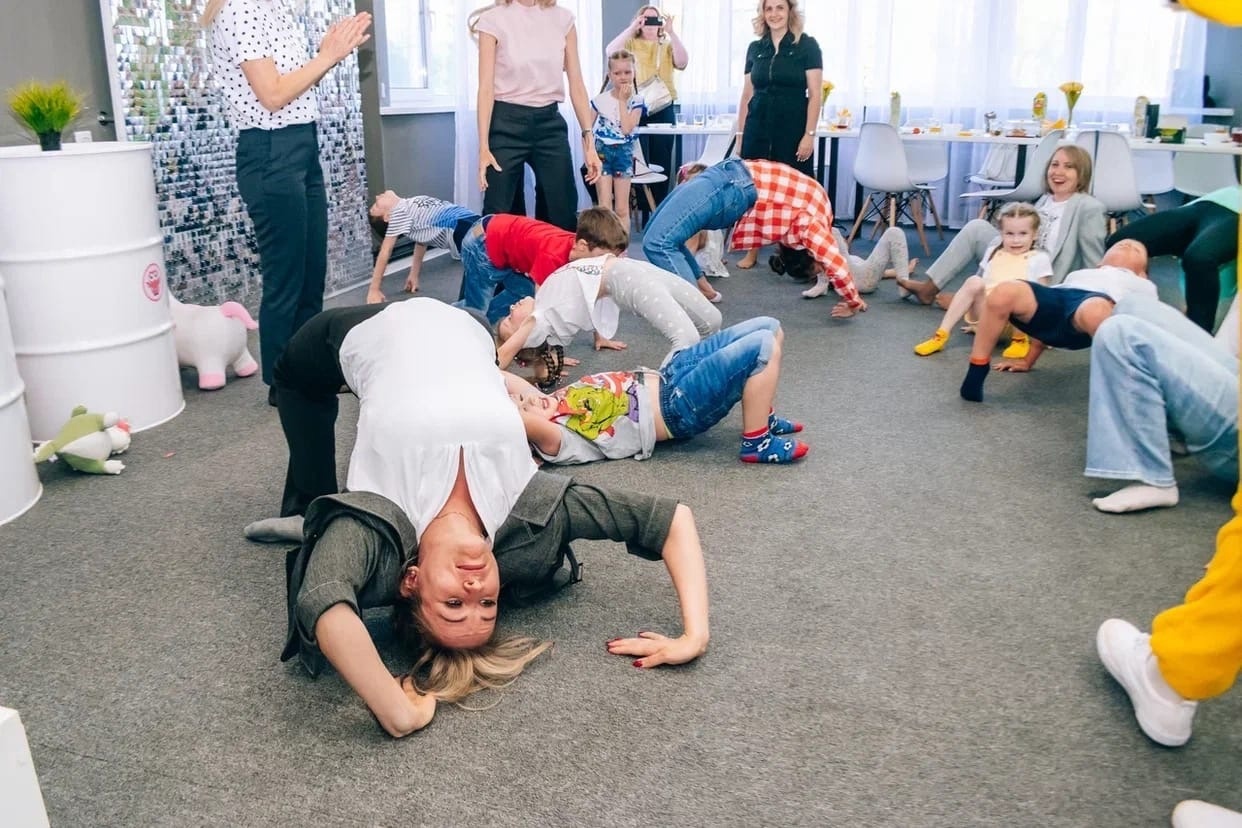 День рождения ребенка в красноярске где. Аниматоры на день рождения. Где можно отпраздновать день рождения 11 лет. Детский досуг. Где можно отпраздновать день рождения ребенка.