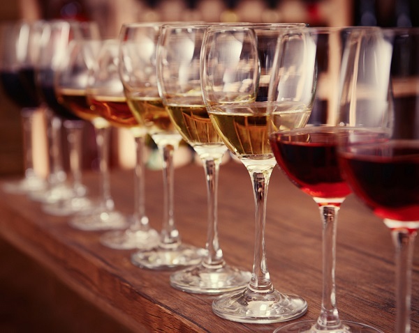 Этикет подачи вина: как не ошибиться на ужине или дегустации