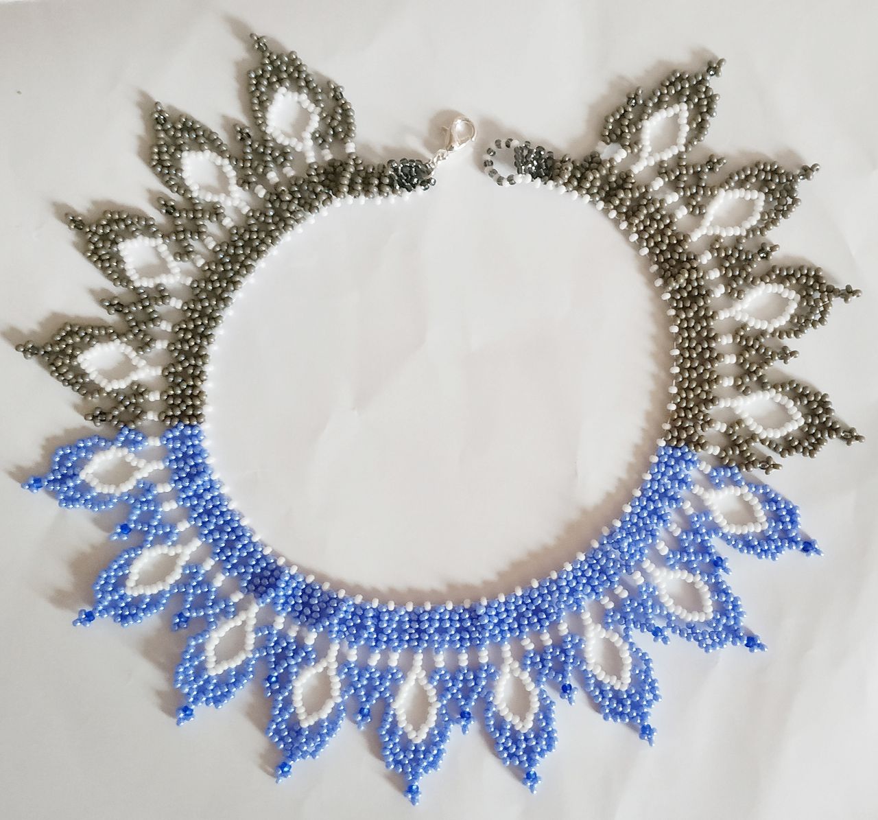 Колье-воротник голубое