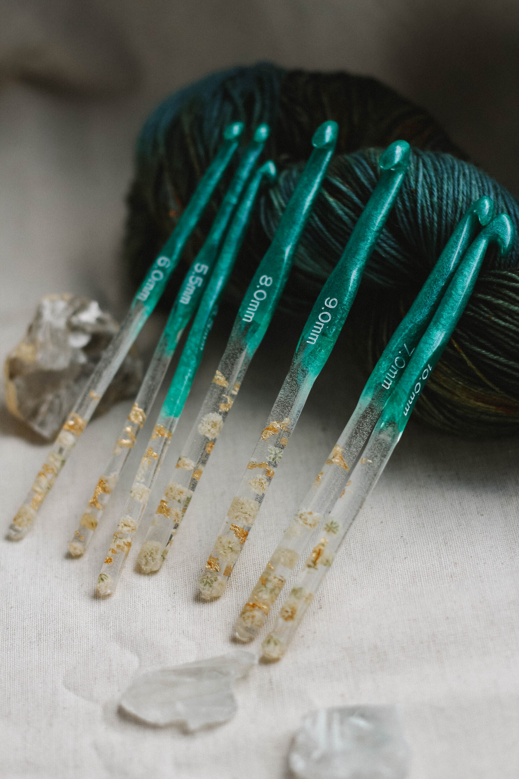 Крючки для вязания из эпоксидной смолы зеленые