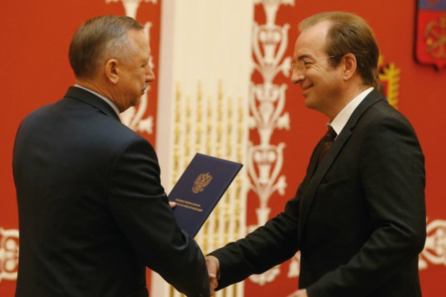 Александр Ершов - коуч, психолог-тренер, политтехнолог. Благодарность президента России вручил Александр Беглов.