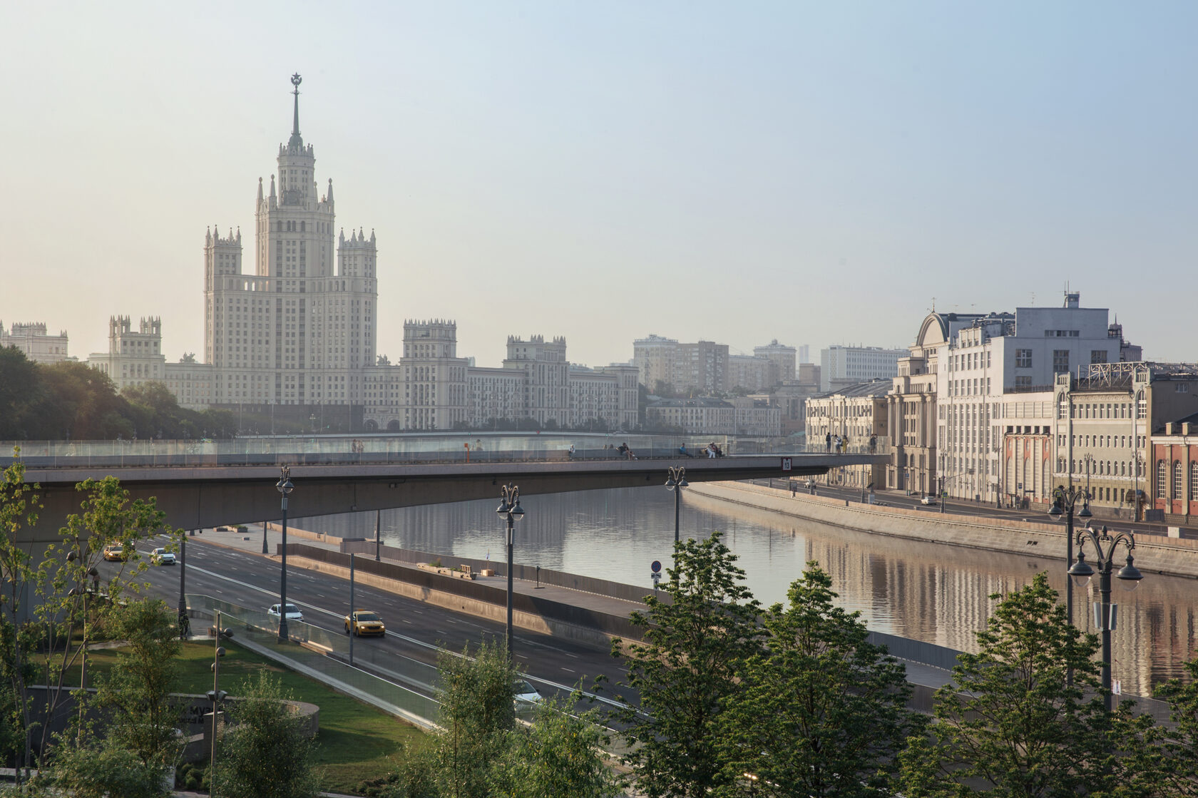 Московский изящный. ЖК Тессинский Москва. Тессинский дом 1. Район Китай город Москва ЖК. Серый дом на Китай городе.