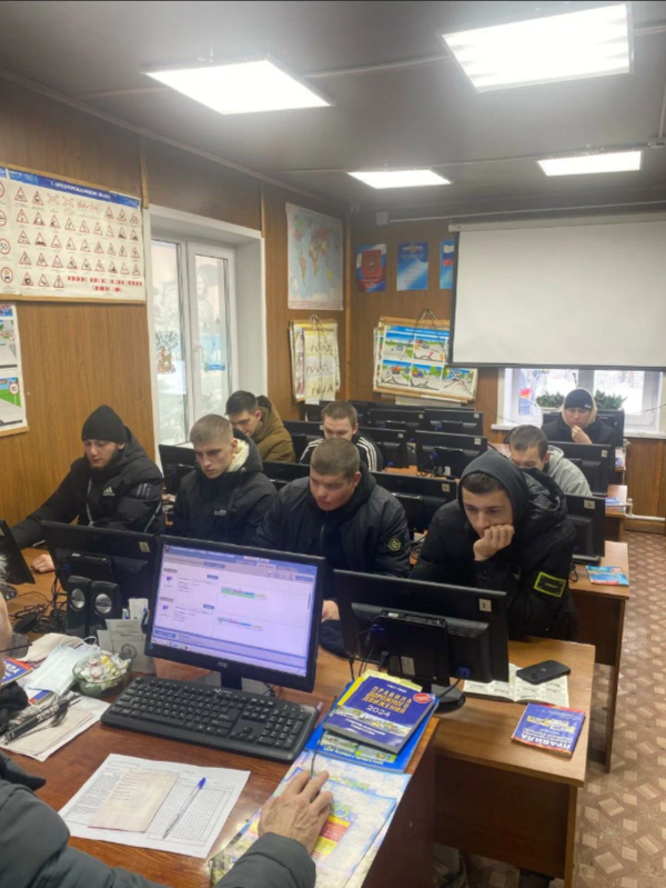 Группа курсантов на занятии