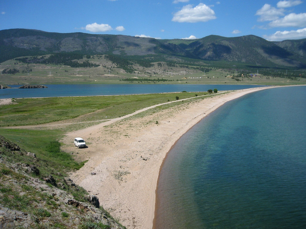 Маленькое море. Залив Курма Байкал. Коса Уюга Байкал. Мыс Уюга на Байкале. Залив Уюга Малое море.