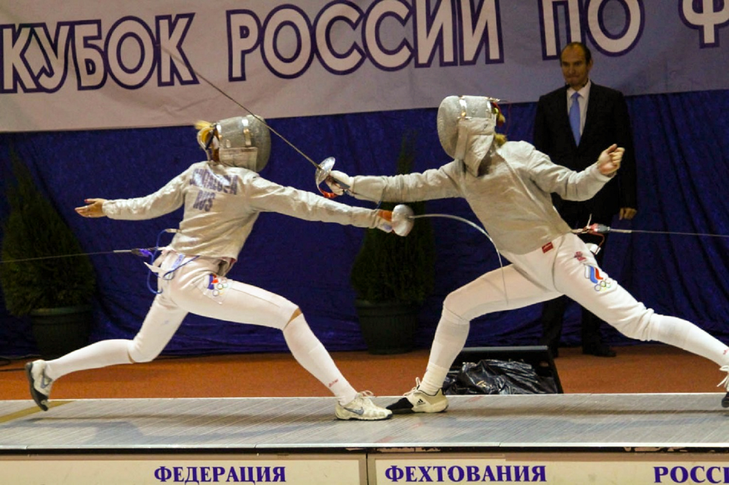 андреа кассара. рапира для фехтования. статуэтка фехтовальщик. кубок фехтование. кубок фехтование.