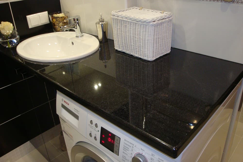 Гранитная столешница Black time для ванной комнаты