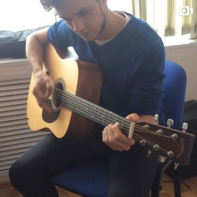 учимся играть на гитаре 1 урок