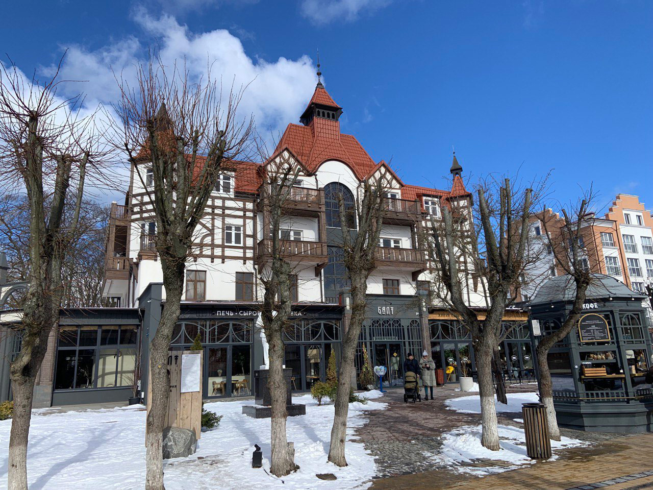 Кондитерские киоски на Куротртном проспекте в Зеленоградске