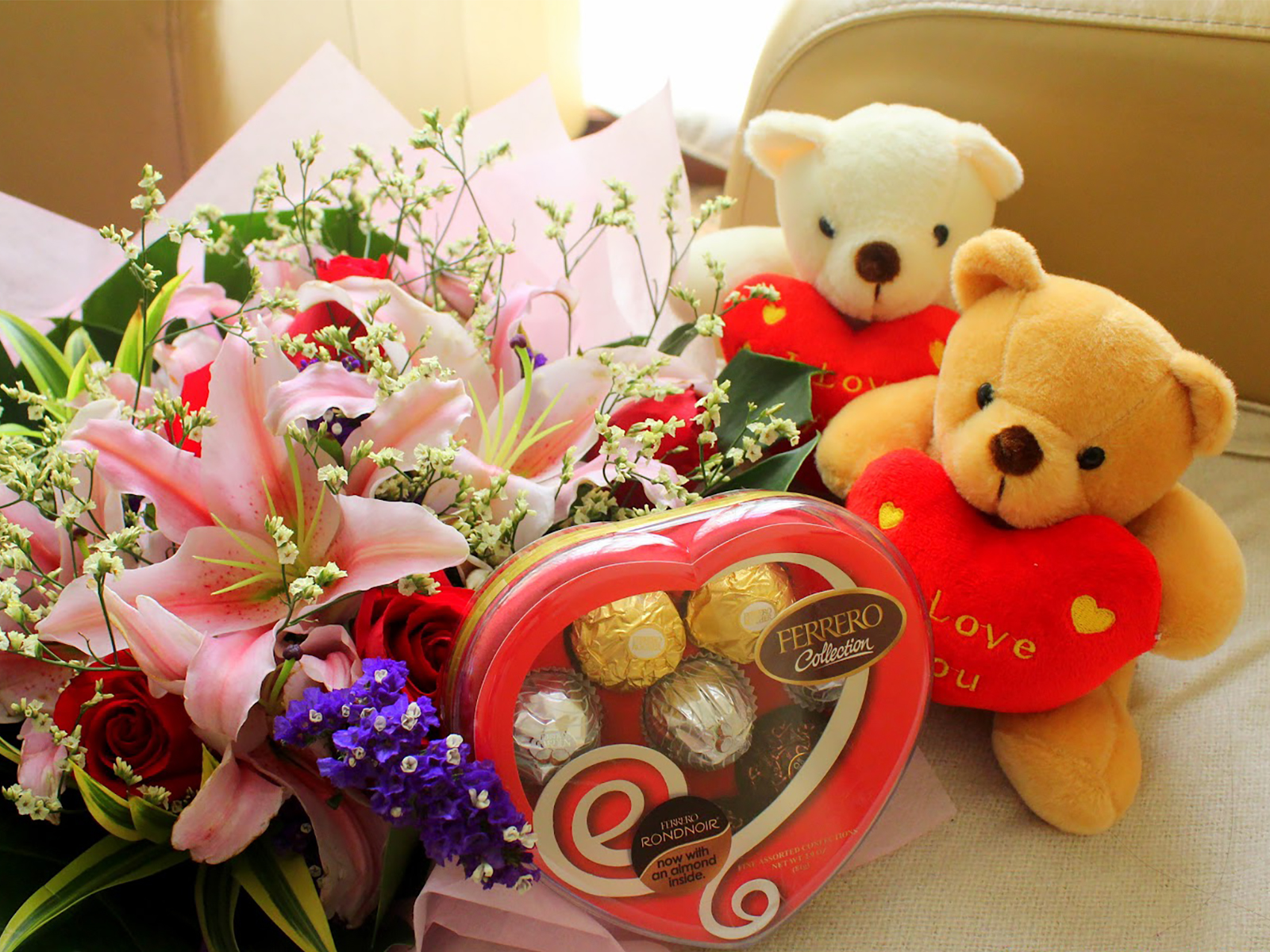 S flower. Красивый мишка цветы и шоколадка. Teddy Bear with Flowers. Teddy Flowers with Chocolate. Teddy Bears and Flowers.