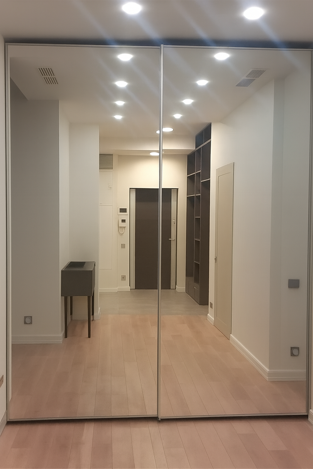 Шкаф-купе с зеркалами в полный рост