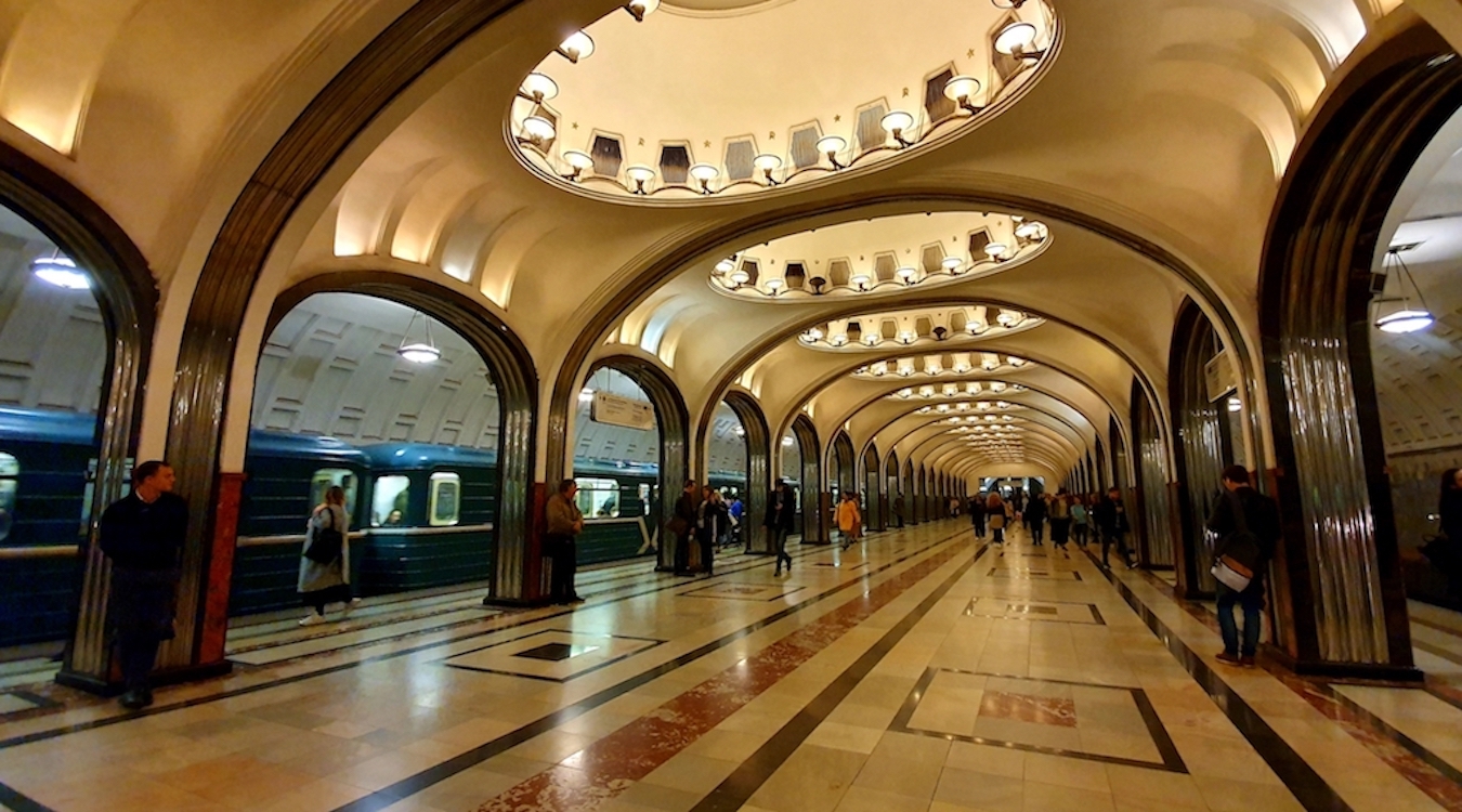 Купить поездки метро. Метро площадь революции Москва. Московский метрополитен экскурсии. Станция площадь революции Москва. Экскурсия по московскому метро.