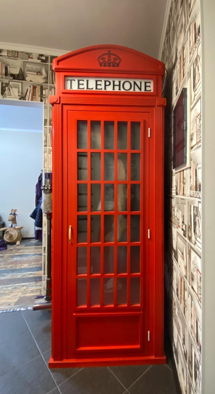 Туалет в стиле лондонской телефонной будки