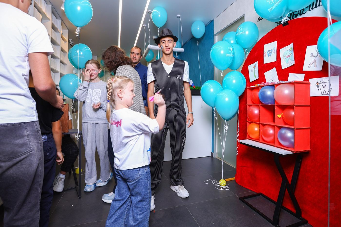 Игра на меткость: сбей шар — забери приз