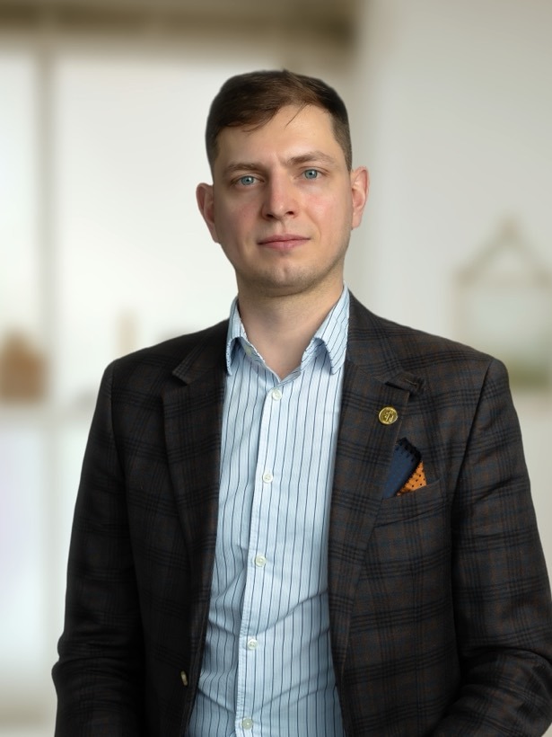 Леонид Адамов