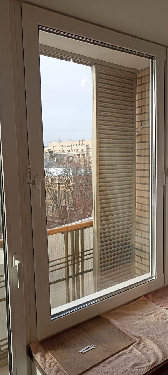 Скользящие ставни-жалюзи алюминиевые. Установка на балкон