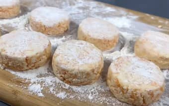 Приготовление сырников из творога с морковью и яблоком: шаг 6