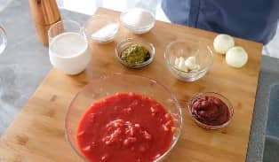 Приготовление томатного крем-супа со сливками: шаг 1