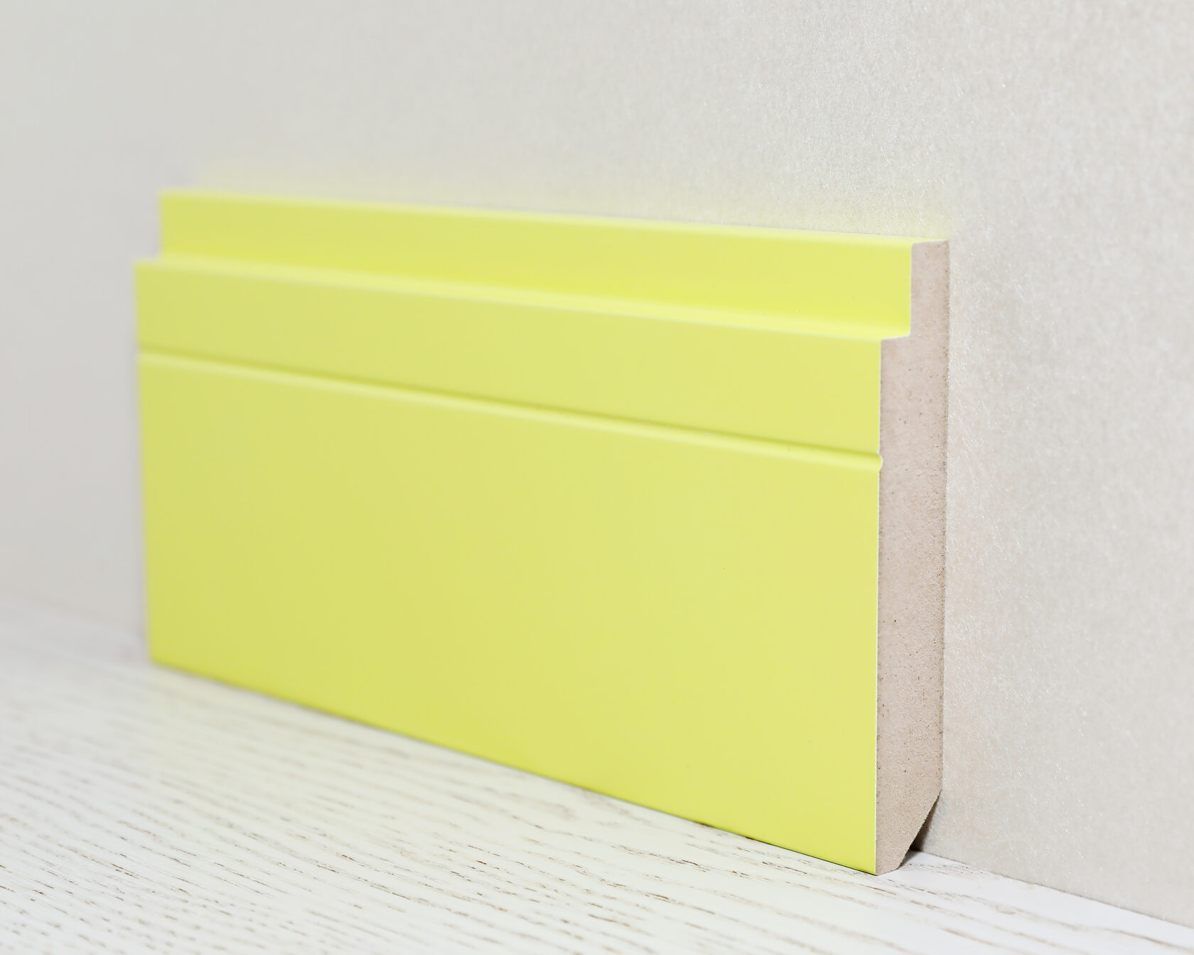 Плинтус МДФ, окрашенный, с идеальной отделкой для завершения интерьеров разных стилей