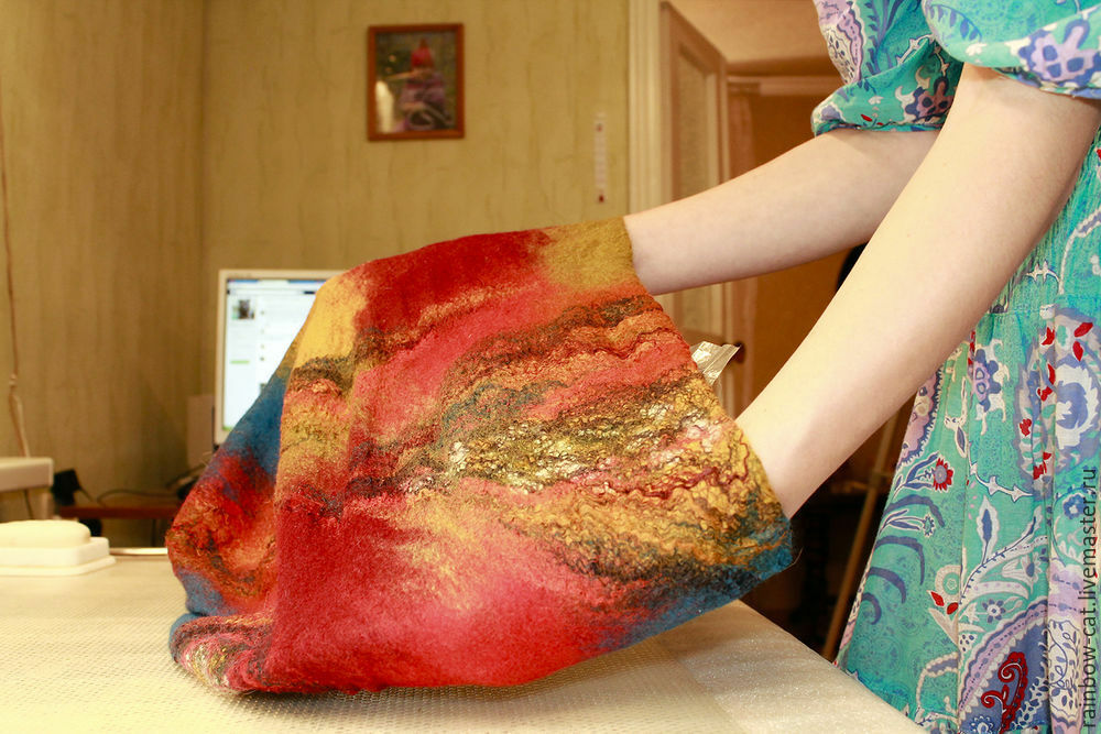 Мк мокрого валяния. Мокрое валяние шерсти. Картины из шерсти. Мокрое валяние из шерсти. Валяние цветов из шерсти.